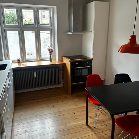 Ole Romers Gade 108 * Århus